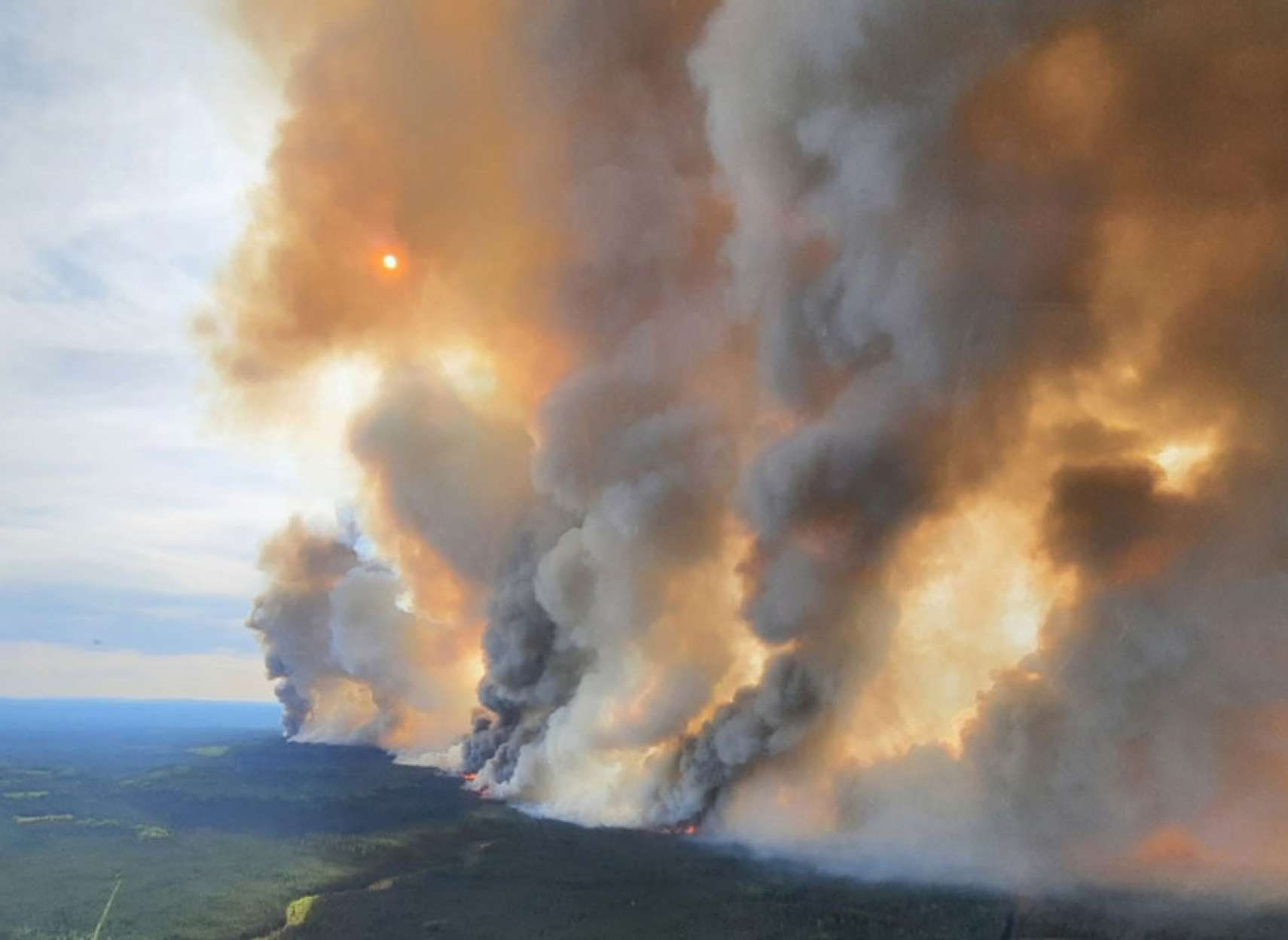 خبر-کانادا-اعلان-وضعیت-خطر-بالا-فوق-العاده-بالا-آتش-سوزی-شمال-بریتیش-کلمبیا-آلبرتا-تمام-انتاریو