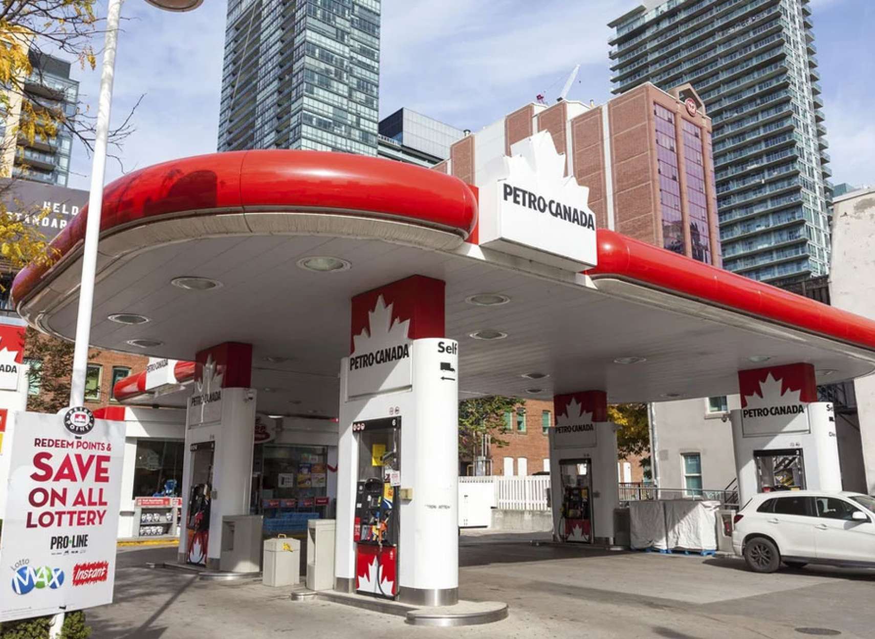 خبر-کانادا-بنزین-گران-شده-دیروز-فردا-ارزان-می-شود