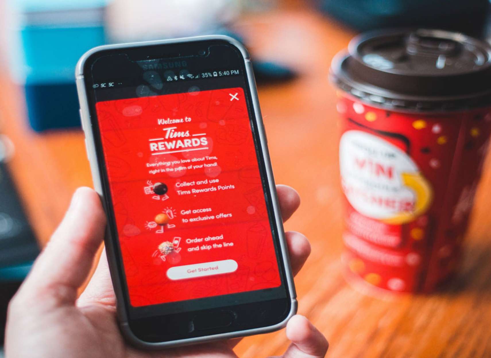 خبر-کانادا-خانواده-اپ-تیم-هورتونز-تلفن-دستی-چند-دقیقه-بدون-اجازه-اطلاعات-دزدی