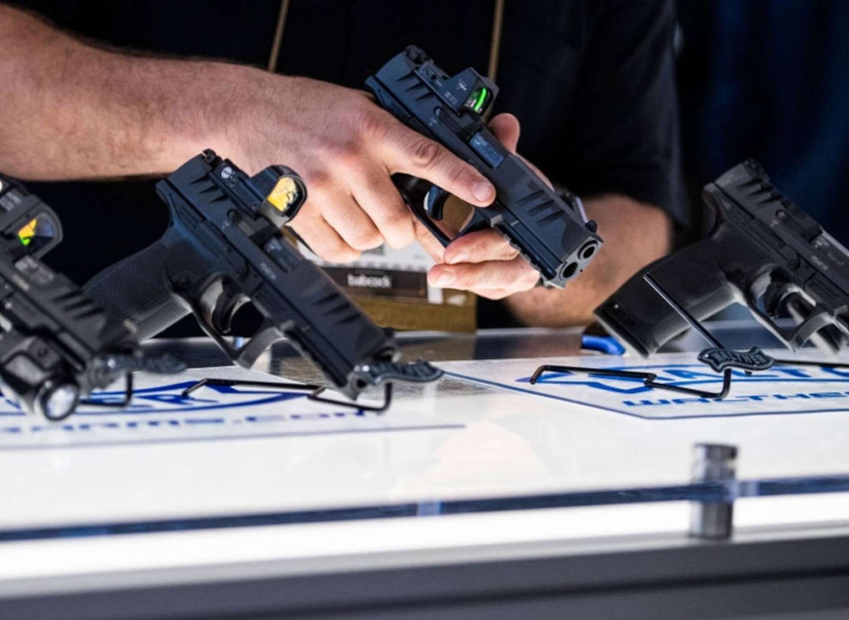 خبر-کانادا-خرید-فروش-انتقال-واردات-انواع-اسلحه-دستی-امروز-ممنوع-شد