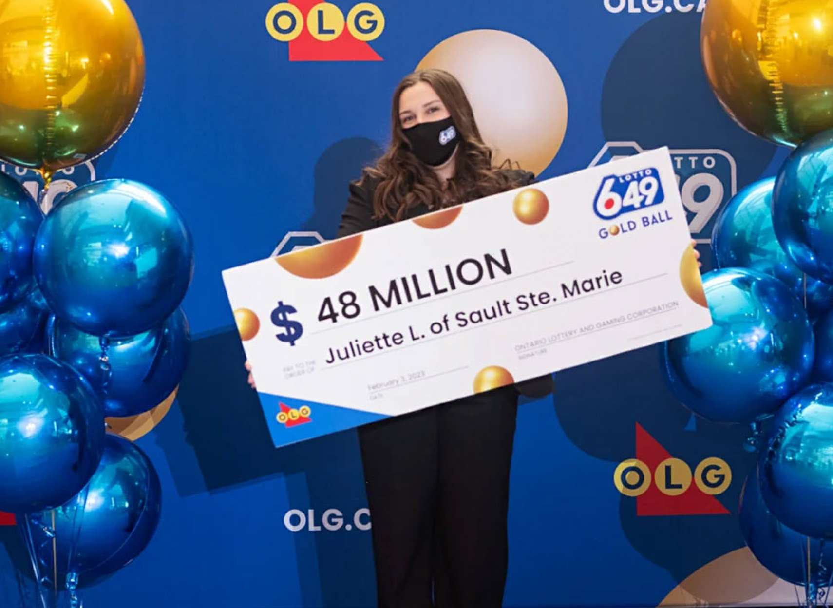 خبر-کانادا-دختر-۱۸-ساله-تازه-دانشجو-اولین-خرید-بلیت-لاتاری-۴۸-میلیون-دلار-برد