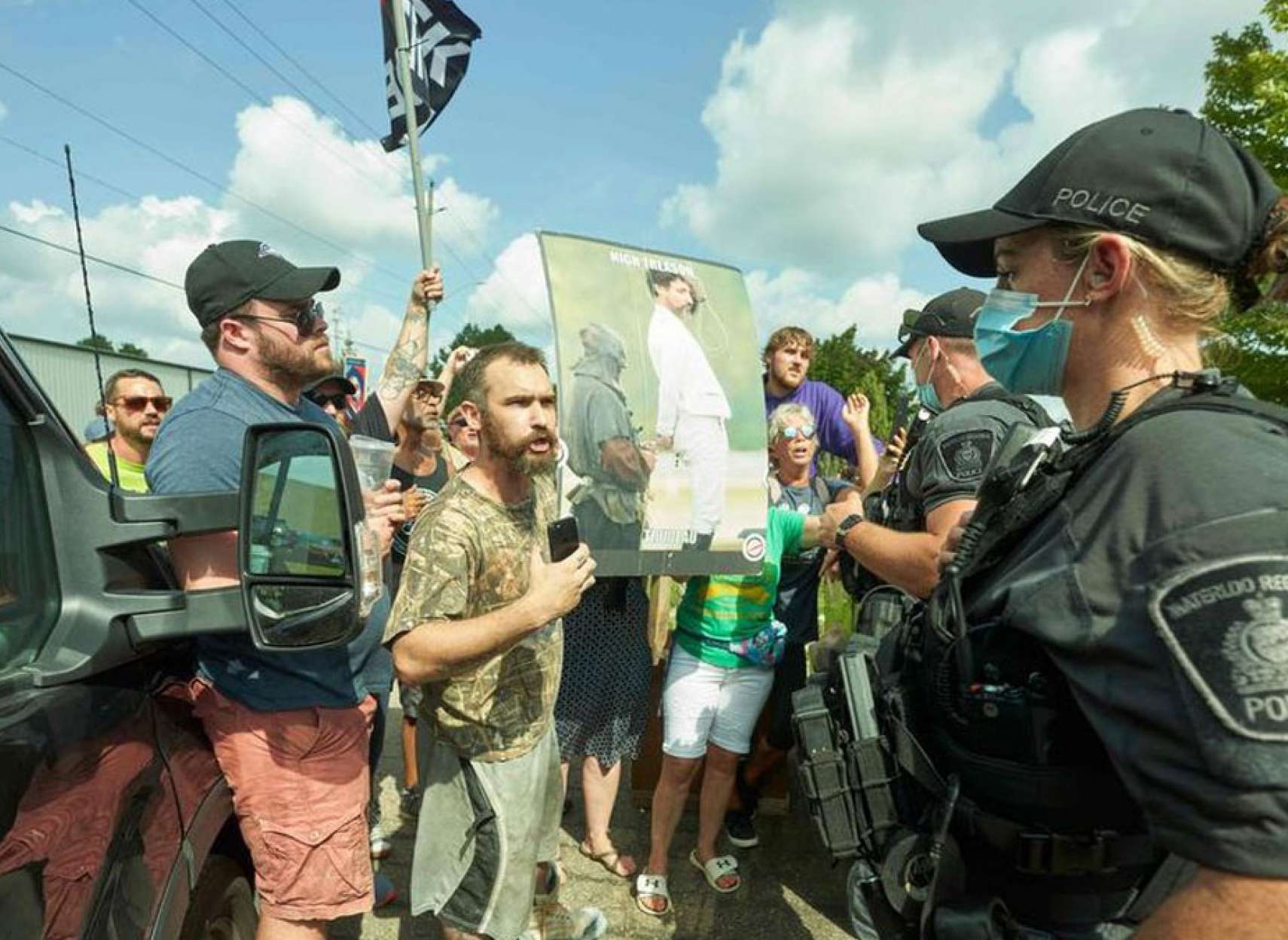 خبر-کانادا-دستگیری-مرد-برهم-زننده-کمپین-ترودو-عضو-ارشد-حزب-مردم-سنگ-اخراج-شد