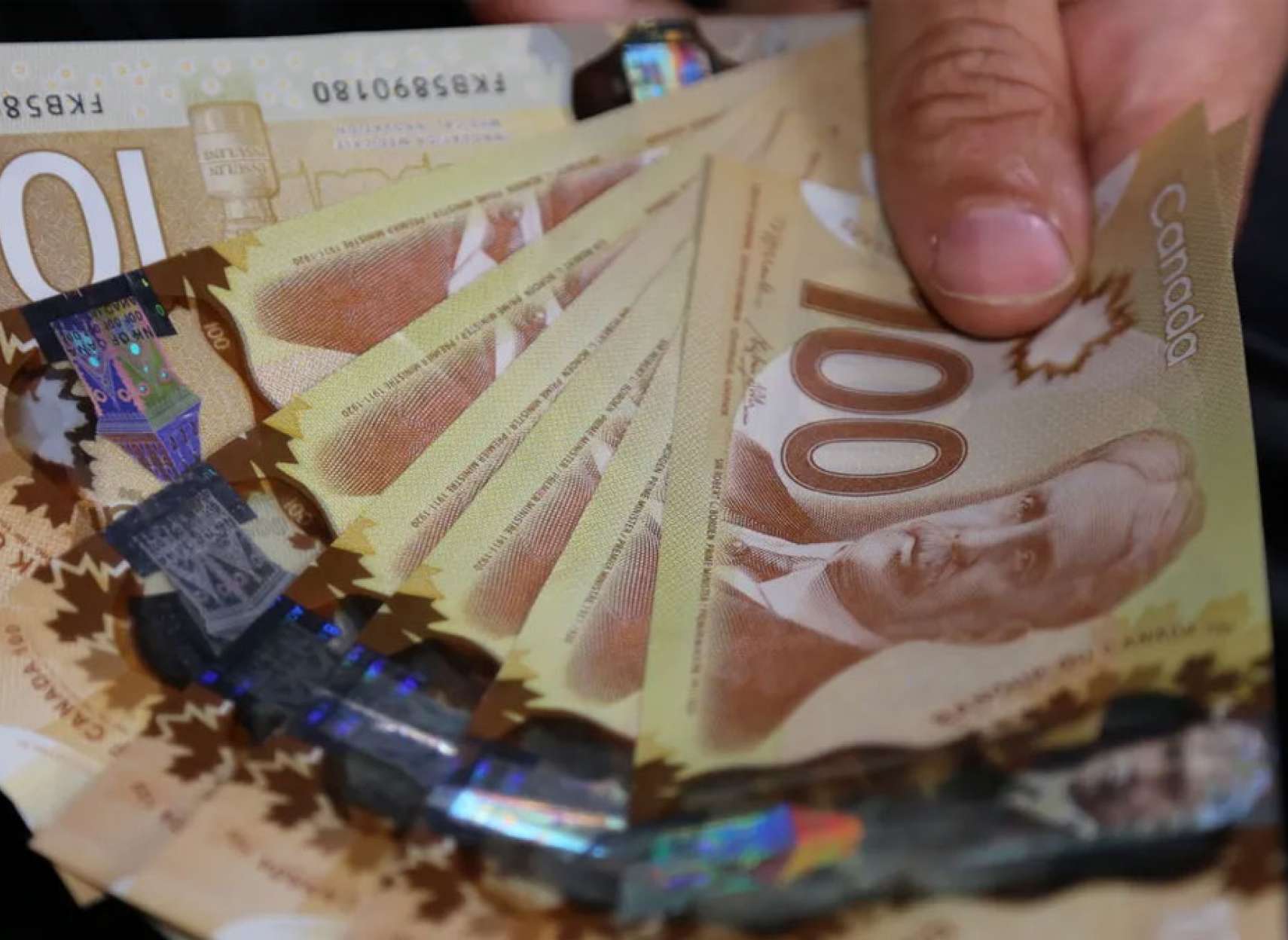 خبر-کانادا-دولت-کانادایی-کمک-هزینه-خواروبار-سقوط-ارزش-نفت-دلار-افت-کرد