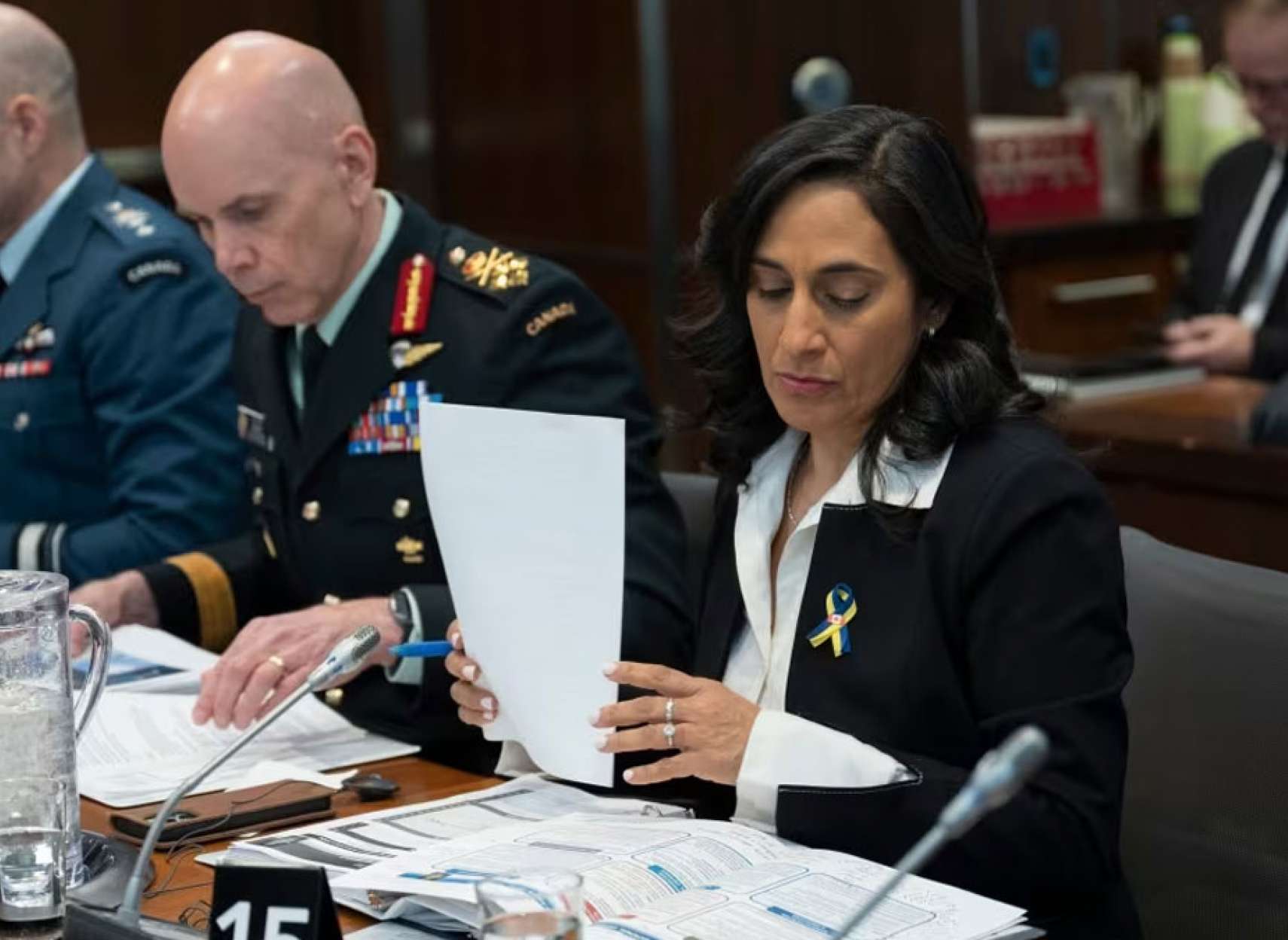 خبر-کانادا-شوک-عصبانیت-خنده-مجلس-هواپیما-زدن-بالن-چینی-باند-فرودگاه