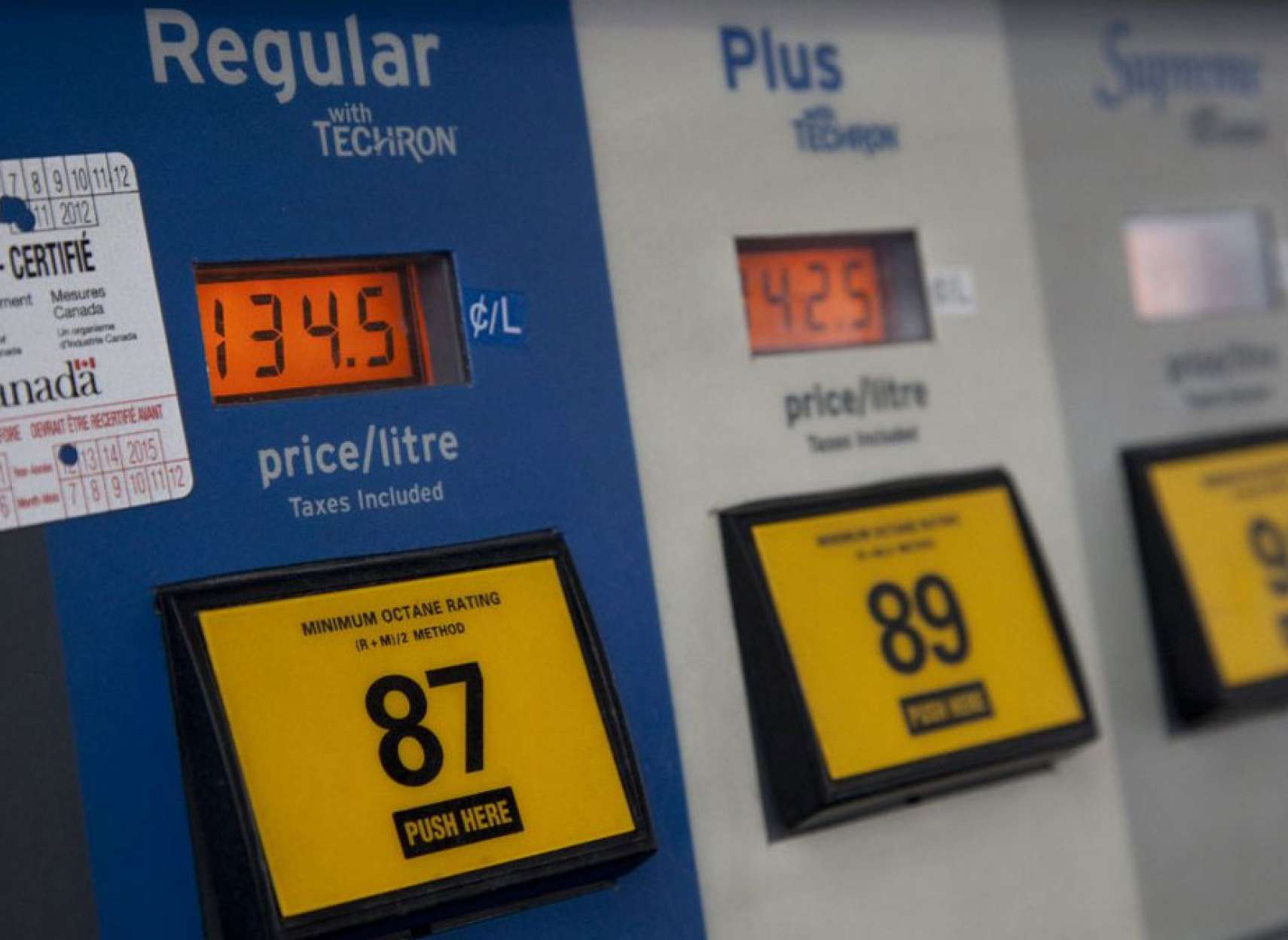 خبر-کانادا-فردا-قیمت-بنزین-در-سراسر-کانادا-با-رکوردشکنی-لیتری-۱۱-سنت-کاهش-می-یابد