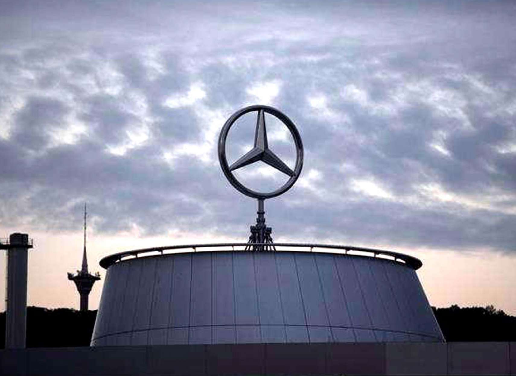 خبر-کانادا-مرسدس-بنز-بعلت-تقلب-در-آلودگی-هوا-در-خودروهای-دیزلی-به-صاحبان-۳۰۰۰-دلار