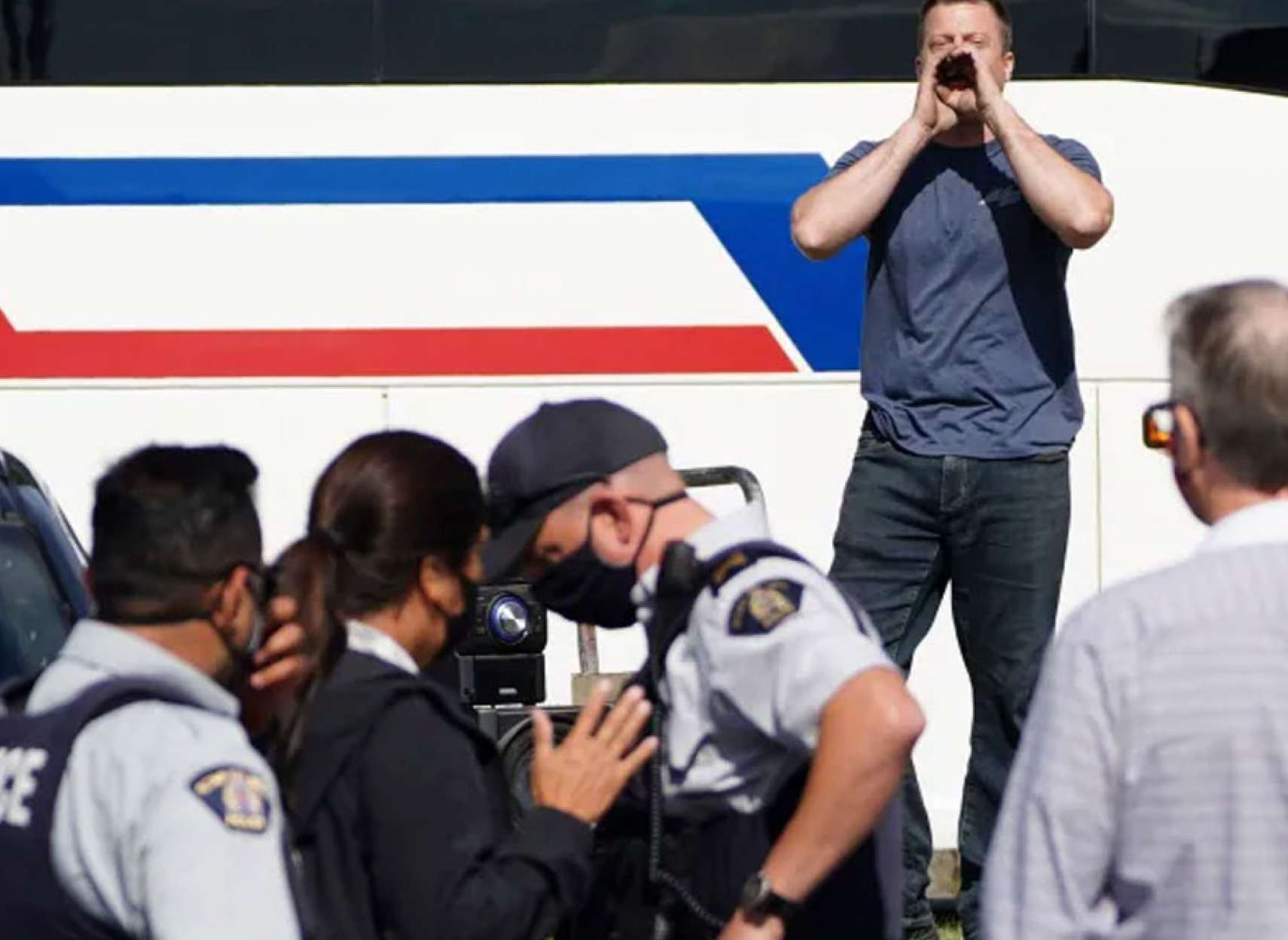 خبر-کانادا-ناسزا-جنسی-یک-تظاهرات-کننده-به-همسر-ترودو-و-پاسخ-ترودو-به-او