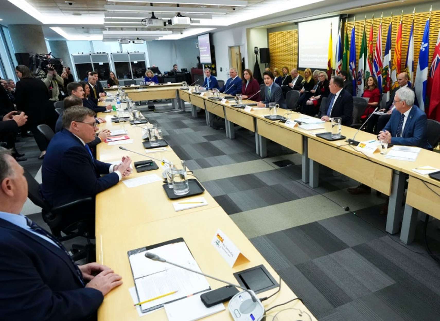 خبر-کانادا-نخست-وزیران-استانی-پیشنهاد-دریافت-پول-بیشتر-ترودو-مخارج-پزشکی-خدمات-پذیرفتند