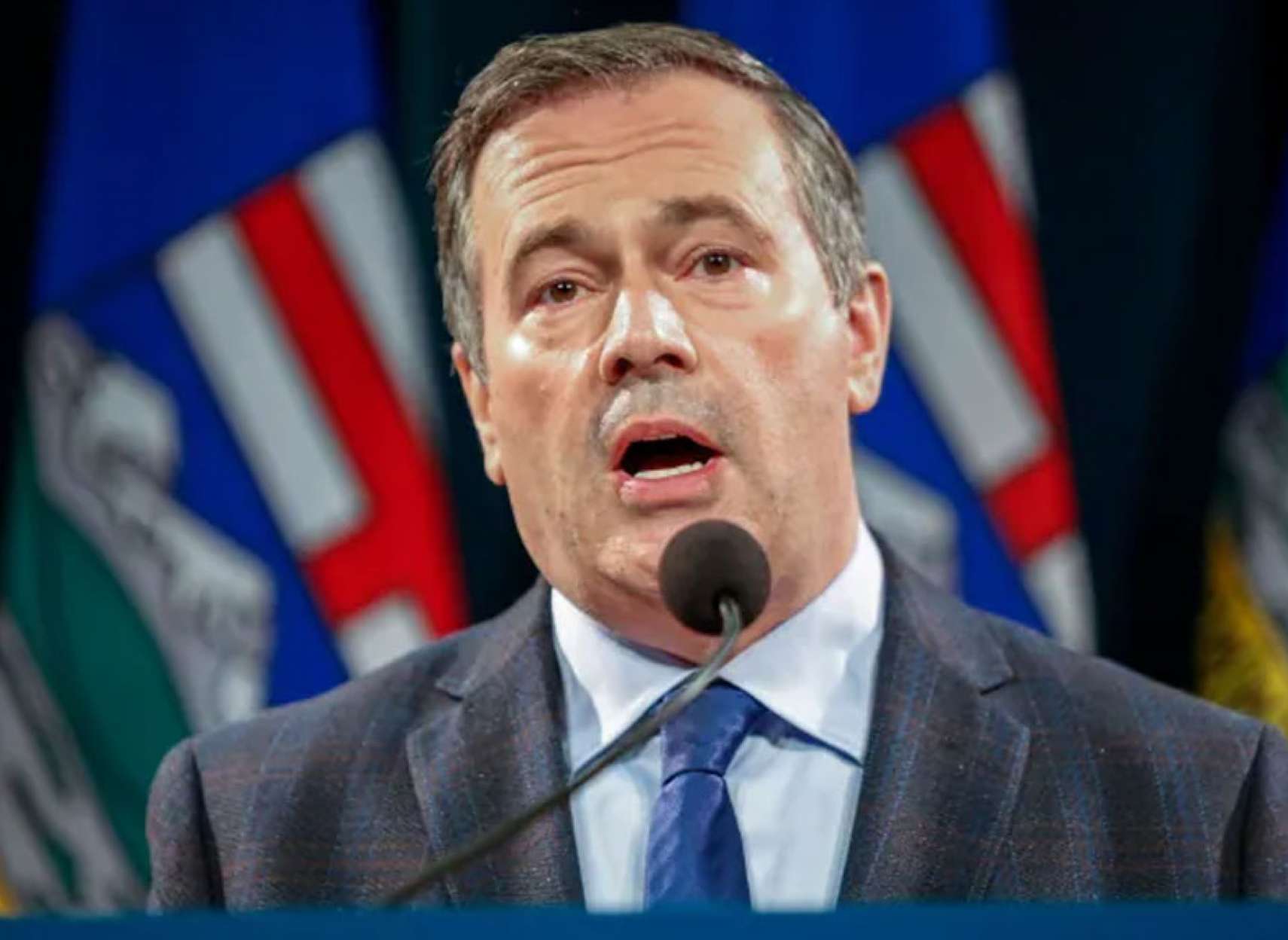 خبر-کانادا-نخست-وزیر-آلبرتا-عذرخواهی-وضعیت-اضطراری-بستن-علمی-پائیز-بازگشایی-سیاسی-تابستان