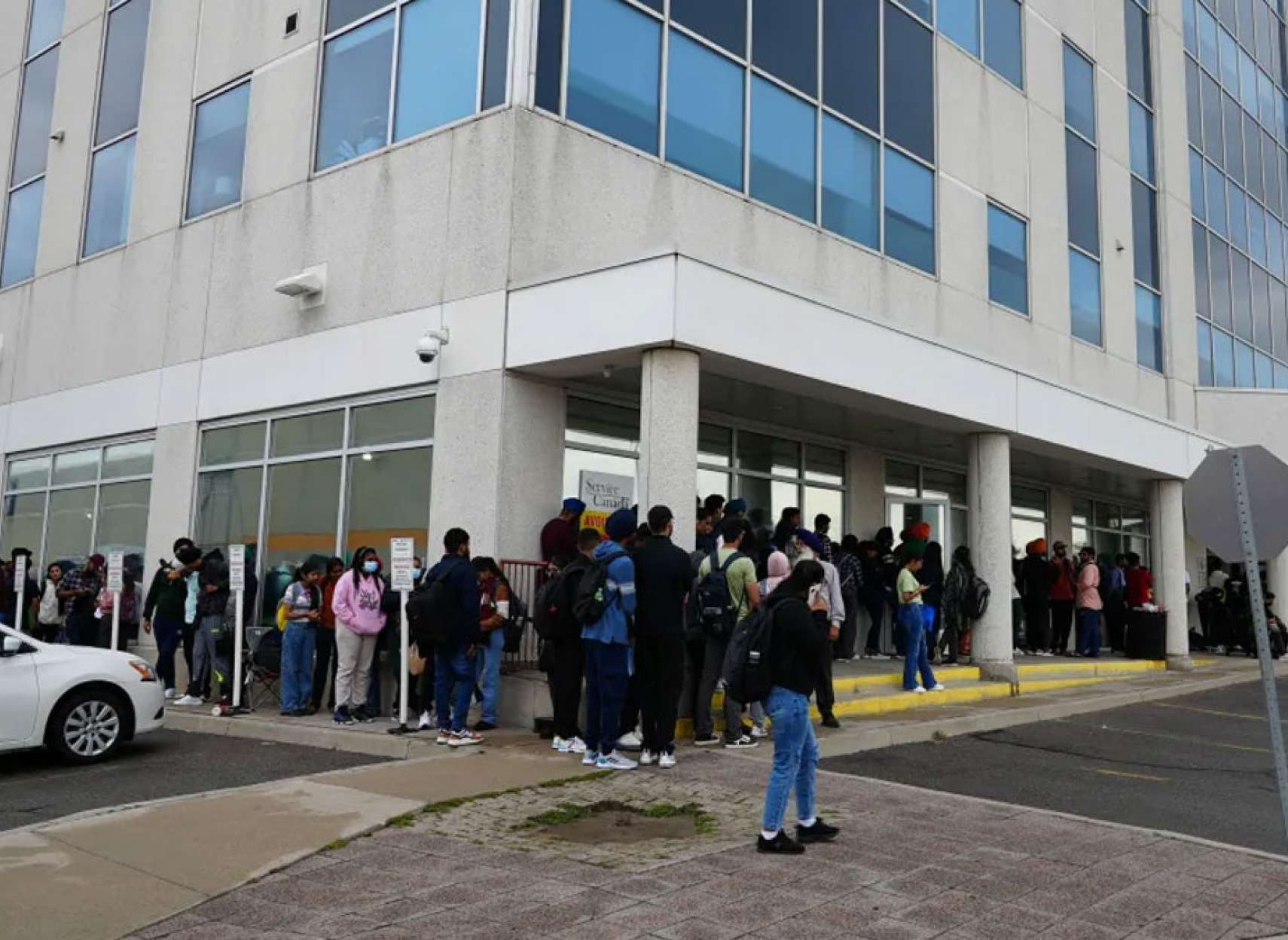 خبر-کانادا-هجوم-پشت-هجوم-صف-طولانی-اینبار-شماره-ملی-امور-دانشجویی