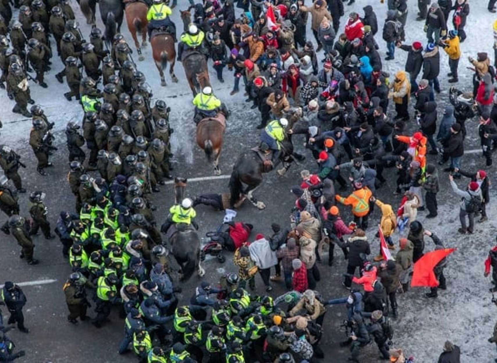 خبر-کانادا-پایان-تقریبی-عملیات-پلیس-اتاوا-تظاهرات-کنندگان-۱-زخمی-۱۹۱-دستگیر-۷۹-خودرو-مصادره-حراج