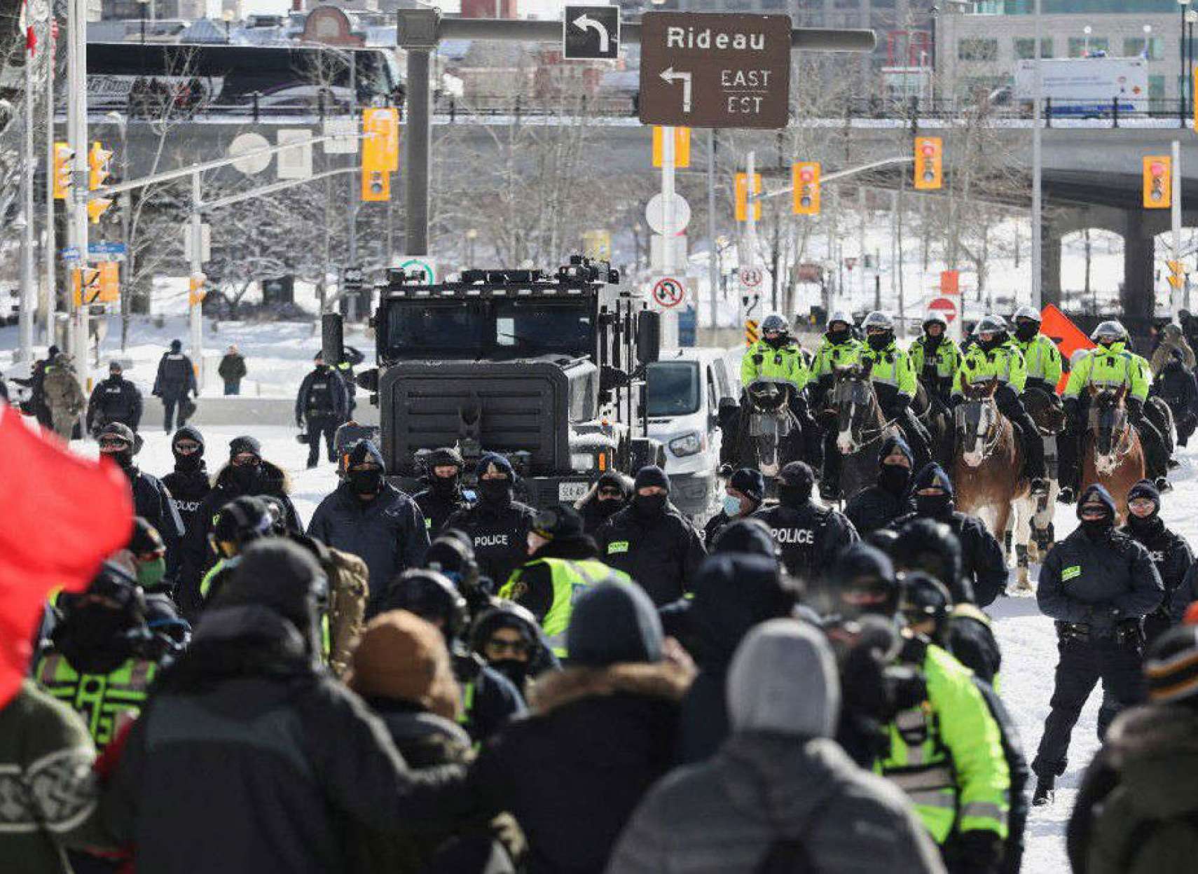 خبر-کانادا-گزارش-لحظه-حمله-موفق-امروز-پلیس-اتاوا-تظاهرات-کنندگان-دستگیری-کامیون‌-پاکسازی