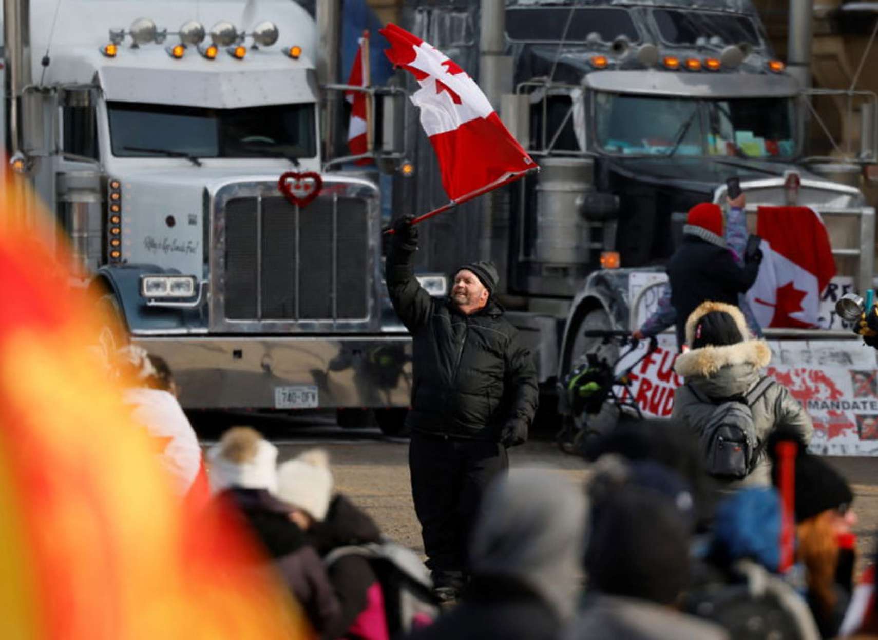 خبر-کانادا-گسترش-هزاران-کامیون-دار-معترض-به-اجباری-شدن-واکسیناسیون-از-اتاوا-به-مراکز-استان-ها-طرفداران-واکسن