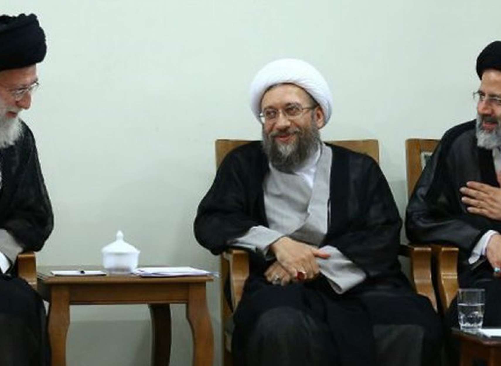 سیاست-نه-سیخ-بسوزد-و-نه-کباب-مبارزه-با-فساد-در-جمهوری-اسلامی