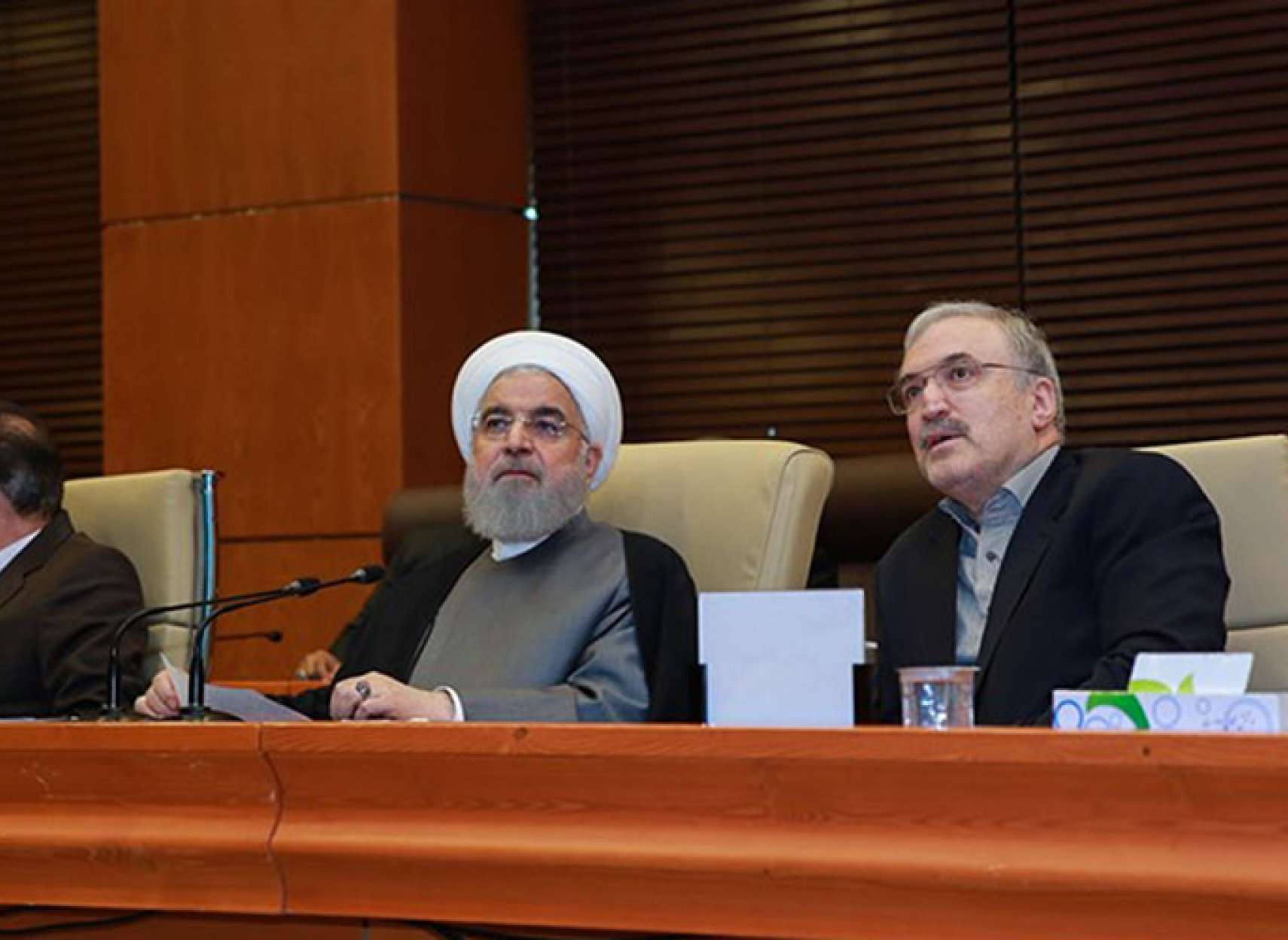 ایران-استار-گزارش-می-‌دهد-بازی-خطرناک-دولت-ایران-در-اوج-کرونا