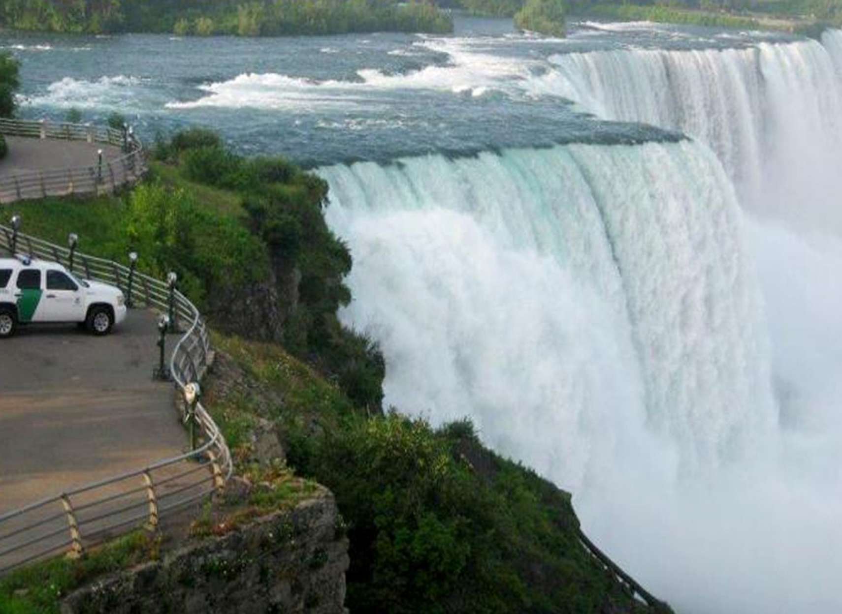 مردی-برای-رسیدن-به-آمریکا-از-کانادا-عرض-رودخانه-نیاگارا-را-شنا-کرد-کانادا-اخبار