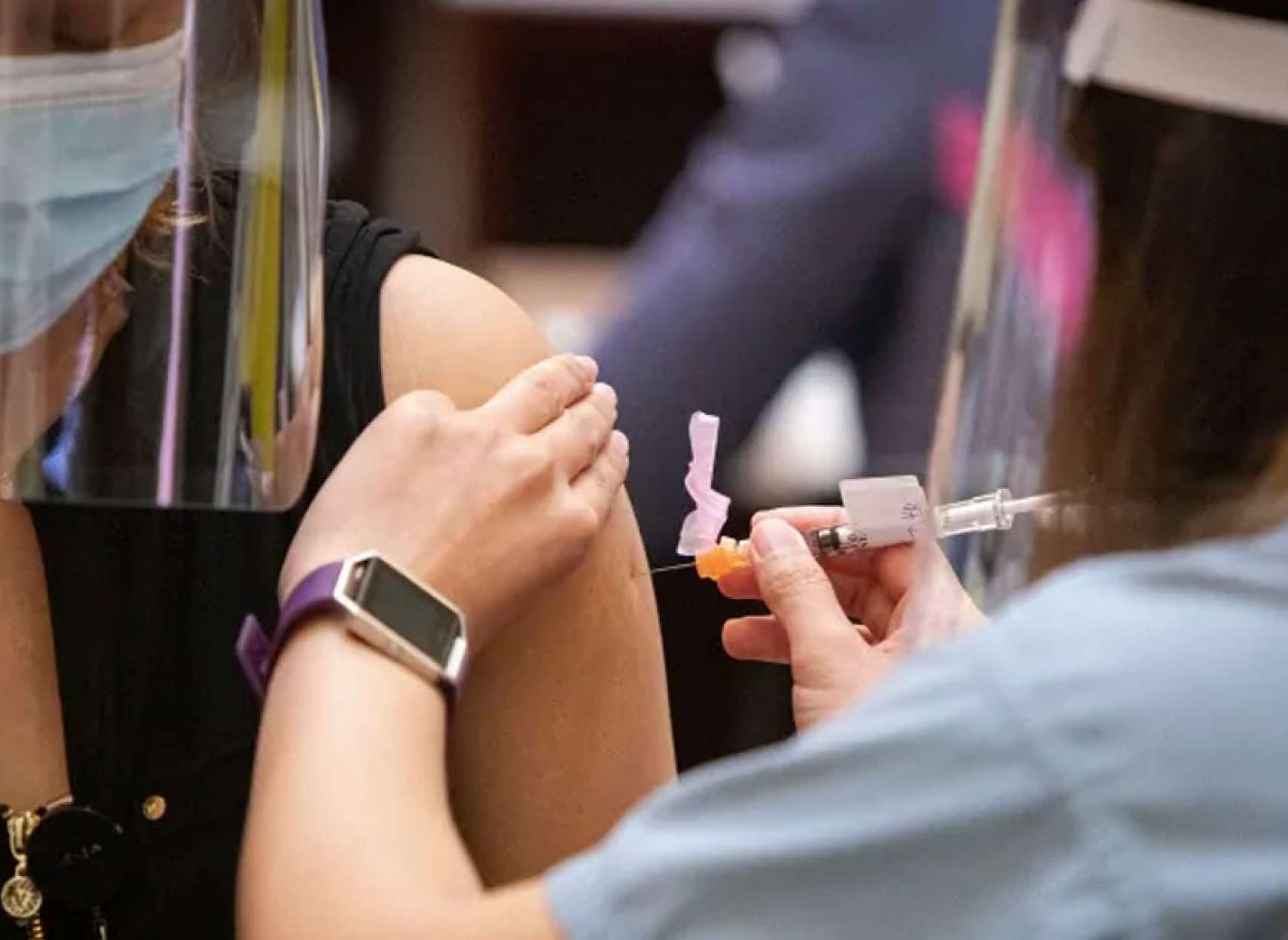 مطلب-پزشکی-برای-مصونیت-واکسن-زدن-بهتر-است-یا-گرفتن-کرونا