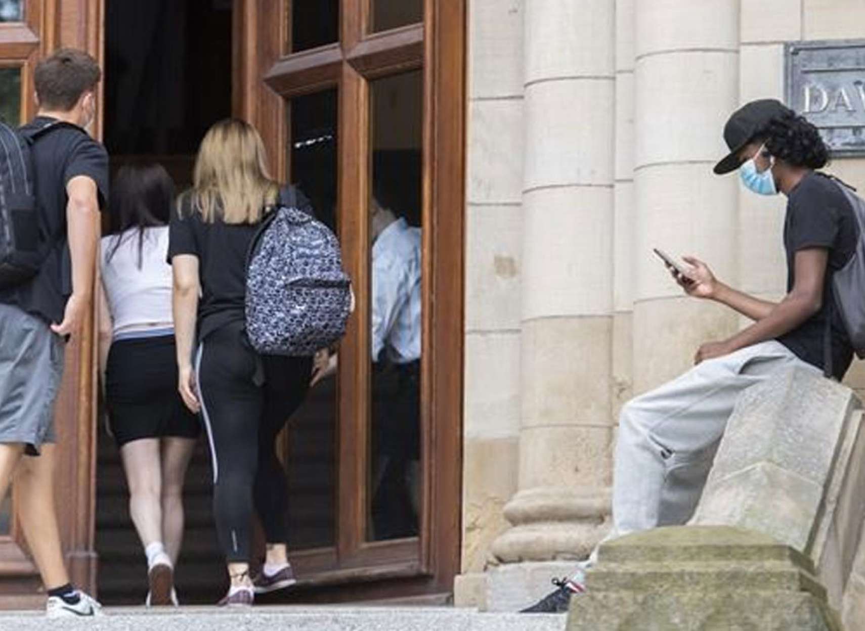 مطلب-کانادا-علیه-کانادا-کبک-جلوی-درس-خواندن-به-انگلیسی-را-سد-می-کند