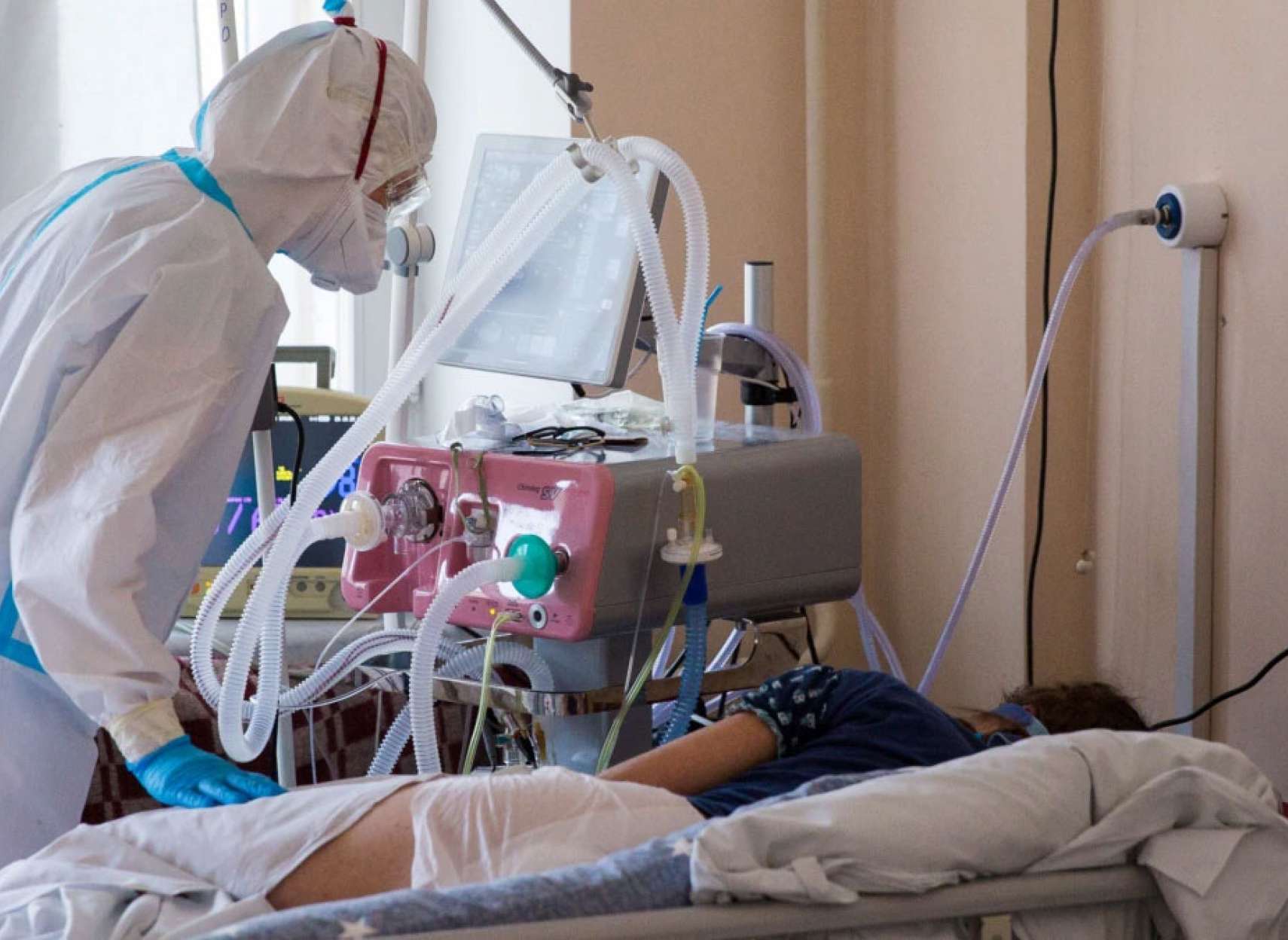 مطلب-کرونا-به-آنهایی-که-کرونای-شدید-می-گیرند-در-بیمارستان-دقیقا-چه-می-گذرد