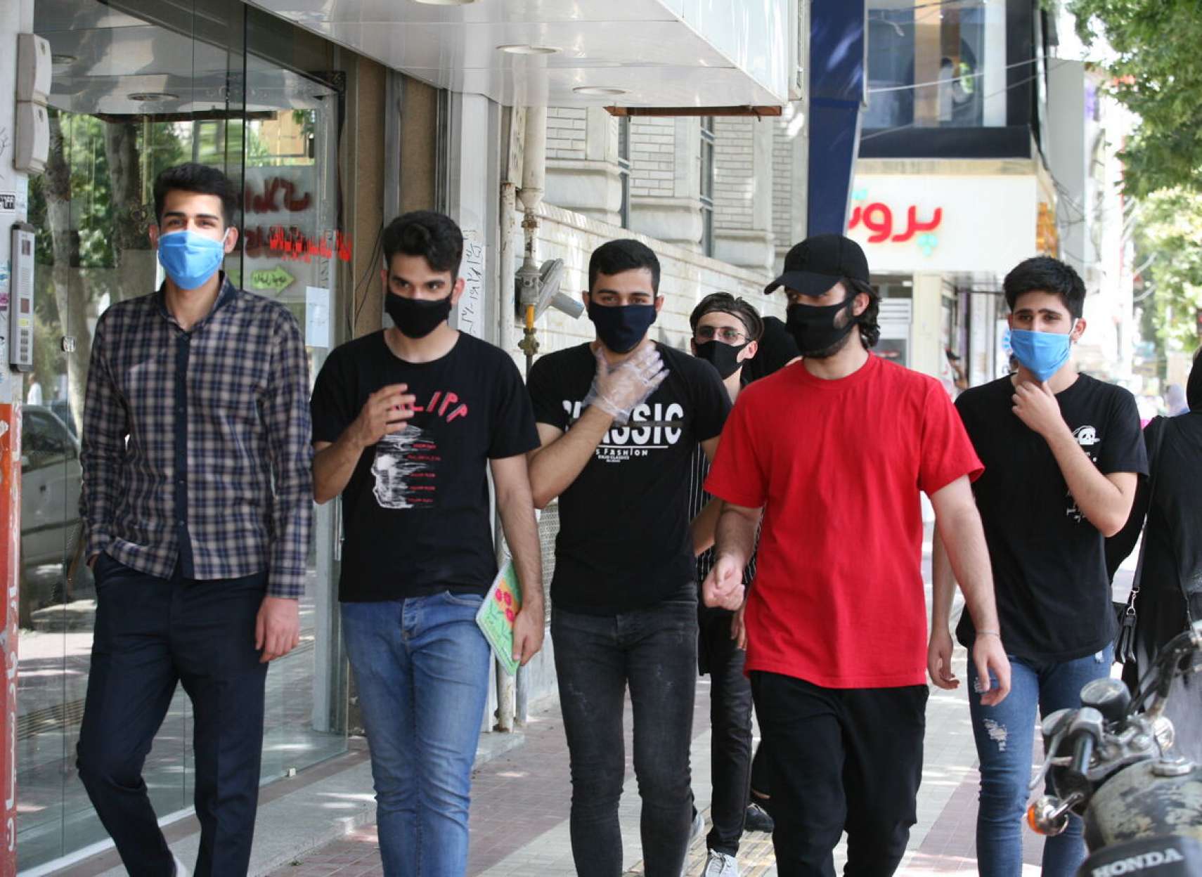 طوفان-موج-دوم-کرونا-در-ایران-از-کنترل-خارج-شده-است-مرگ- ۲۰۰-ایرانی-بر-اثر-کرونا- در-یک-روز