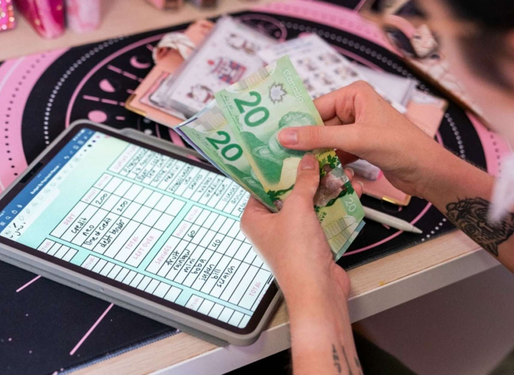 نیمی-از-کانادایی-ها-مماس-ورشکستگی-زندگی-می-کنند-بدهی-خانوارهای-کانادایی-۲۳۴-تریلیون-دلار-شد