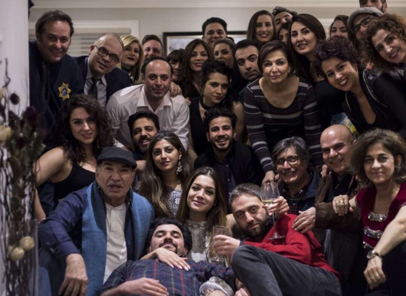 هنری-شیرازی-من-فیلم-پاندول-و-کسانی-که-برایش-عاشقانه-زیستند