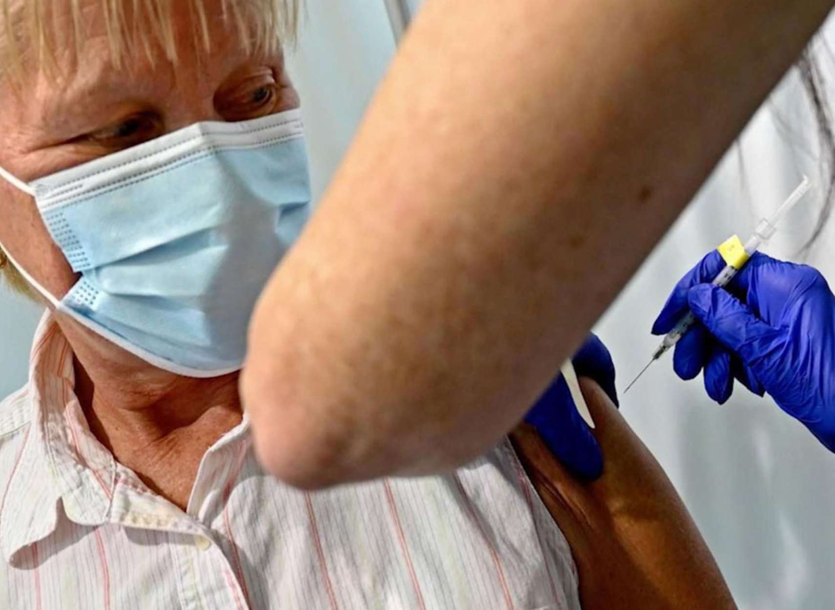 هیئت-علمی-مشاور-بهداشت-آمریکا-زدن-دوز-سوم-واکسن-کرونا-همه-را-رد-کرد-فایزر-مدرنا-سریع-بزنید