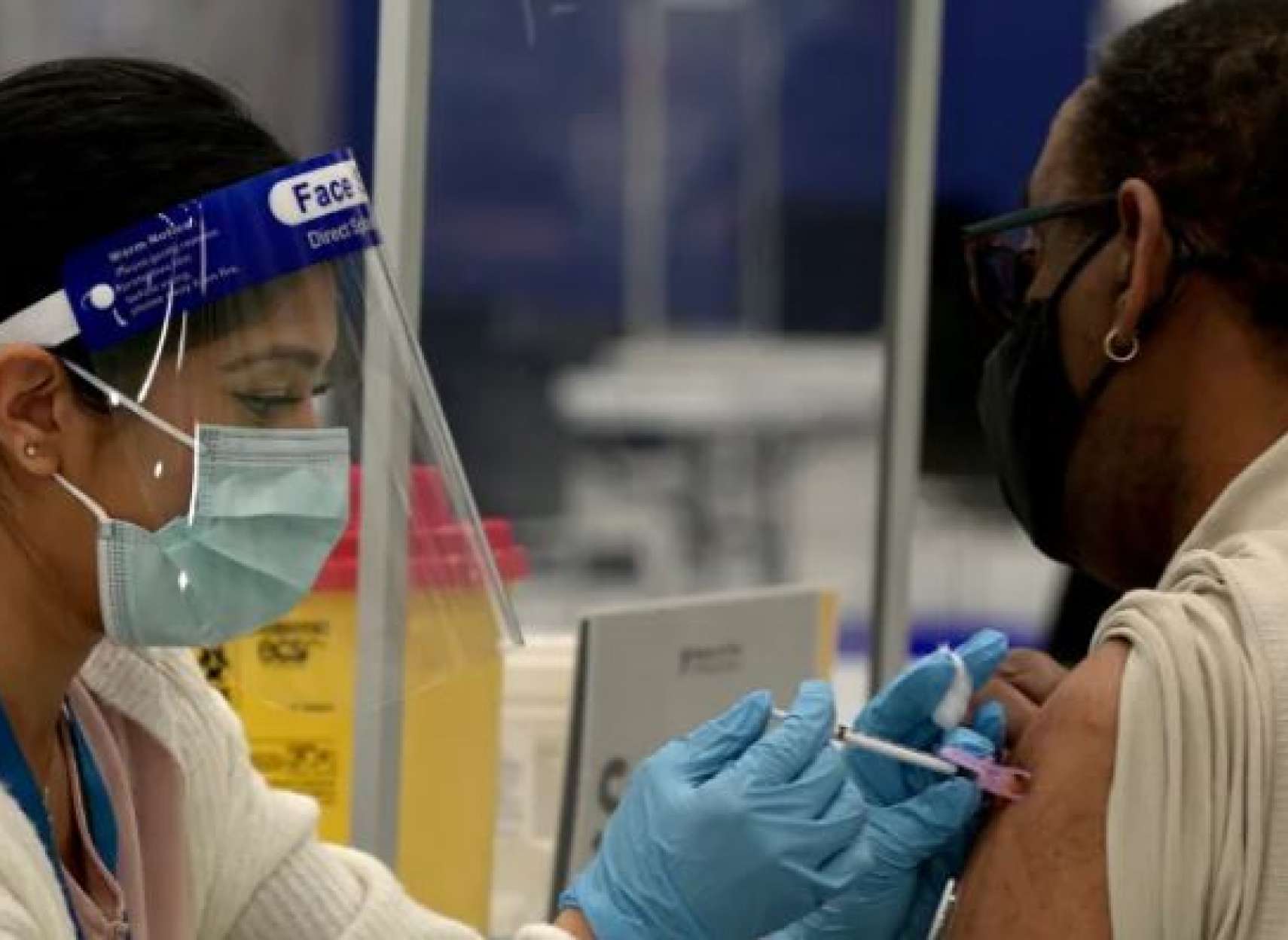 برنامه-تزریق-واکسن-استرازنکا-در-افراد-واجد-شرایط- 60 -تا- ساله64 -در-انتاریو- برنامه-دولت-برای- جلوگیری-از- فاسد-شدن-واکسن-‎ها