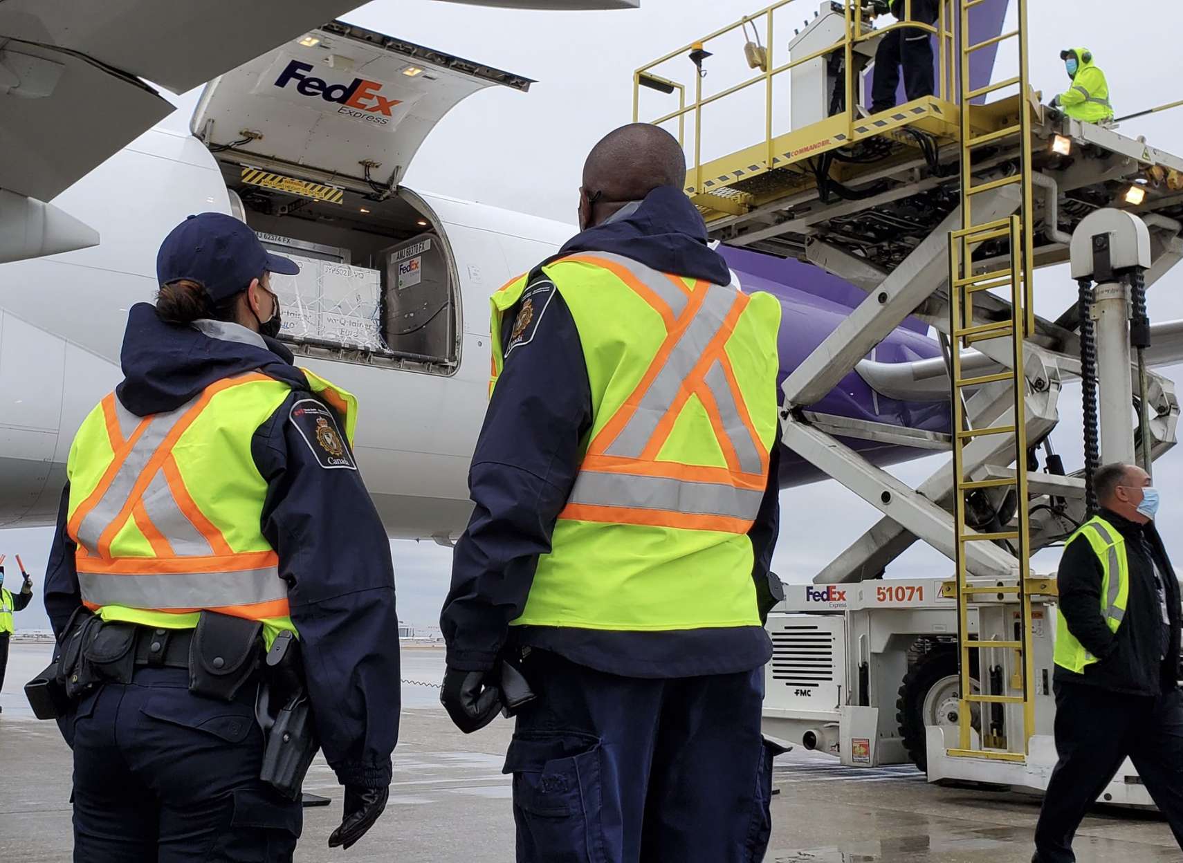 اولین-محموله-واکسن-مدرنا-به-کانادا-رسید-احتمال-ورود-نوع-جدید-کرونا-به-کانادا-وجود-دارد