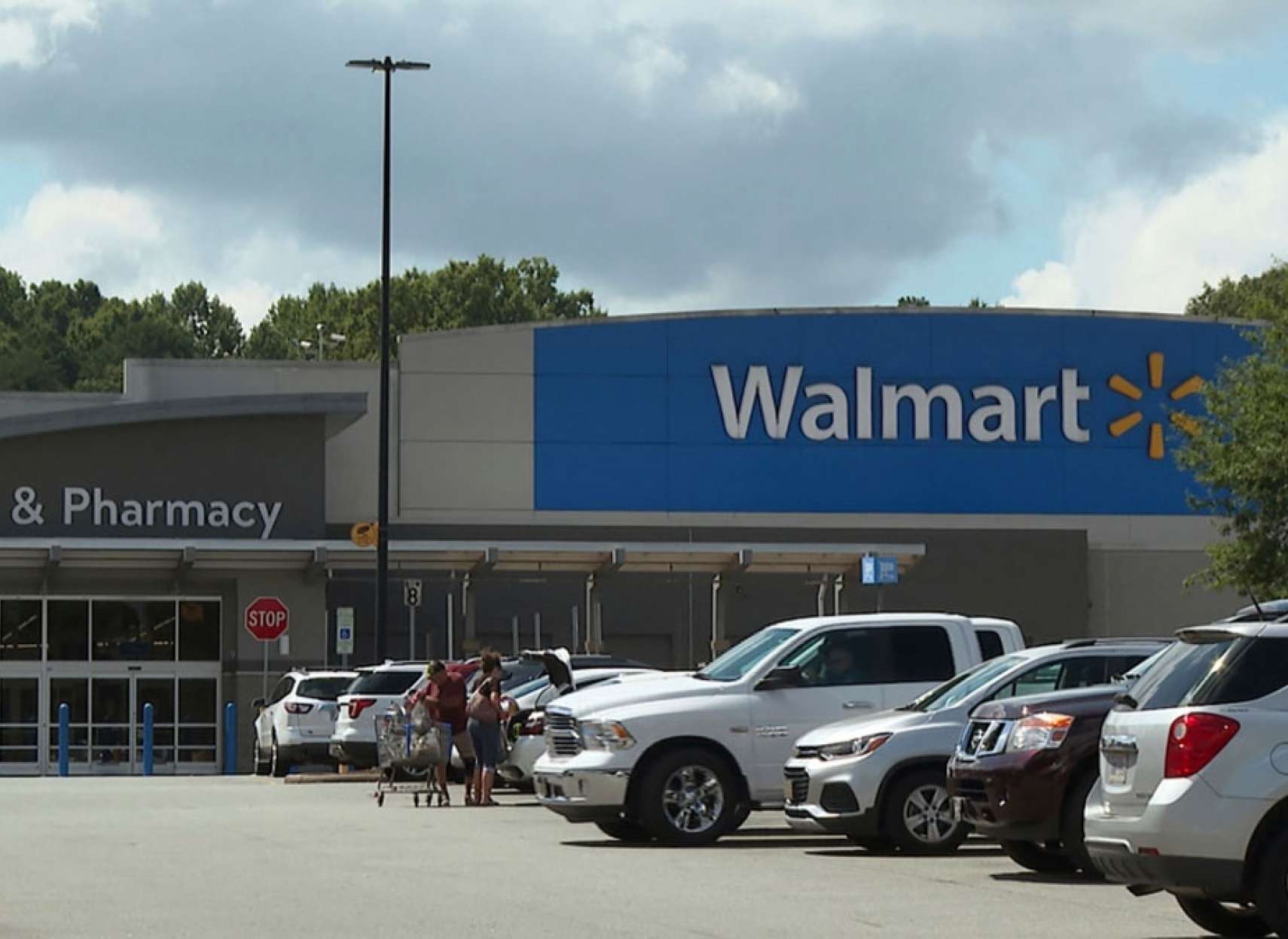 پلیس-آمریکا-محسن-اکبری-ایرانی-کانادایی-شعبده-بازی-۶۴۰۰۰-دلار-پول-نقد-از-۴۳-فروشگاه-والمارت