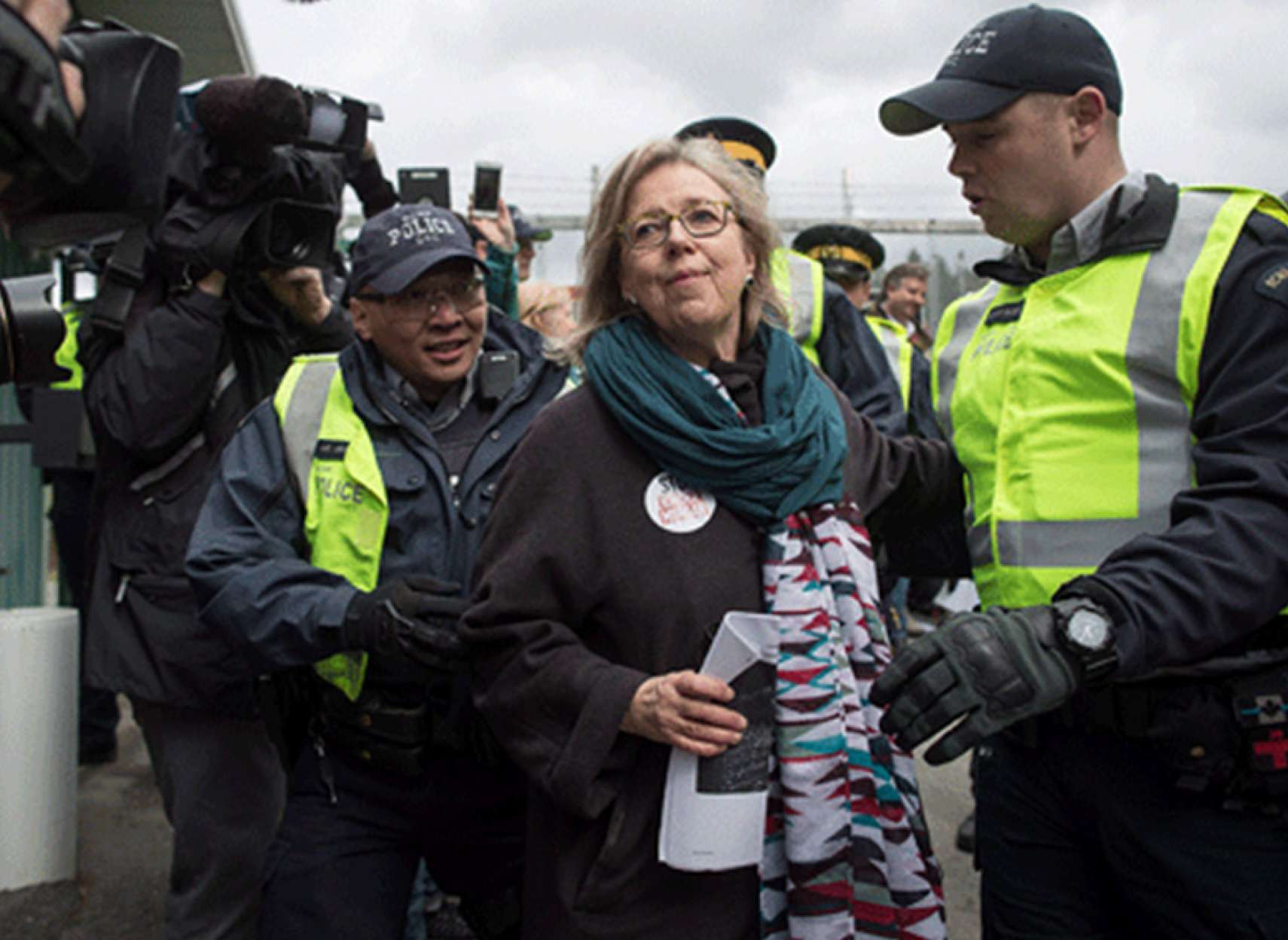 کانادا-آرش-آبادی-محیط-زیست-ما-و-پشت-پرده-سیاسی-آن