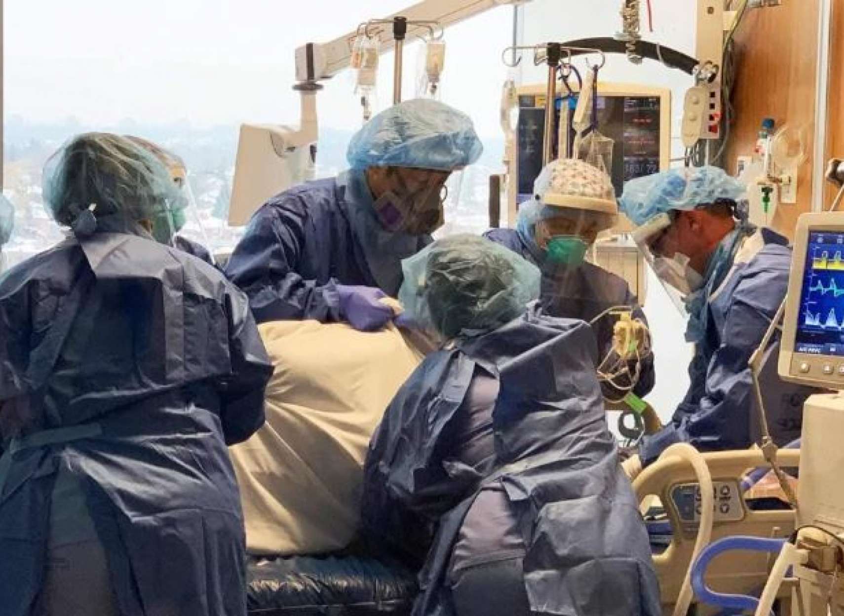 تعداد-ابتلا-روزانه-به-کرونا-در-انتاریو-به-6-هزار-نفر-خواهد-رسید-ظرفیت-مراقبت-‌های-ویژه- در-انتاریو-ته-کشیده-است