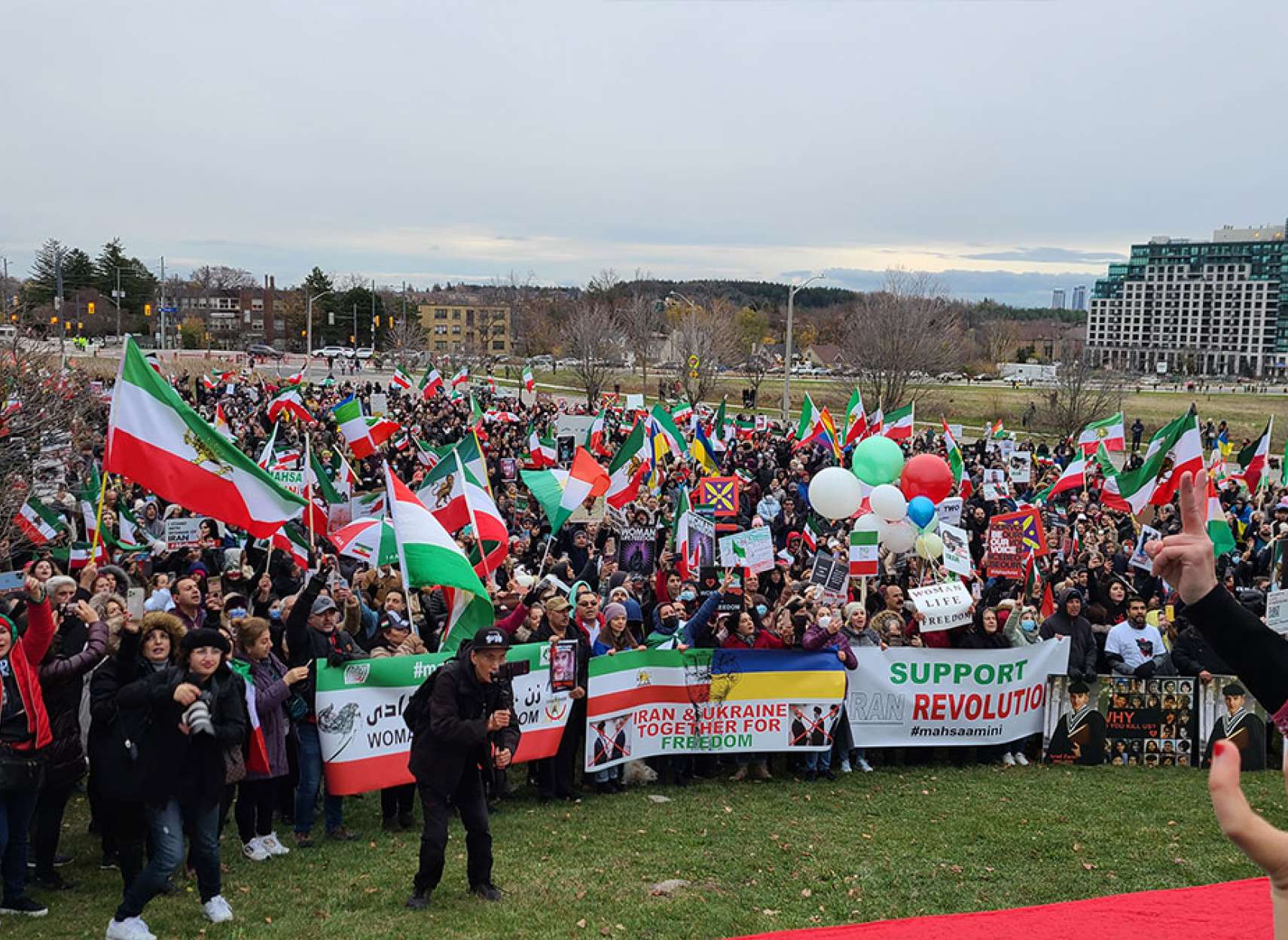 گزارش-تظاهرات-بزرگ-فریاد-آزادی-سی-هزار-ایرانی-سه-هزار-اوکراینی-سرما-ریچموندهیل