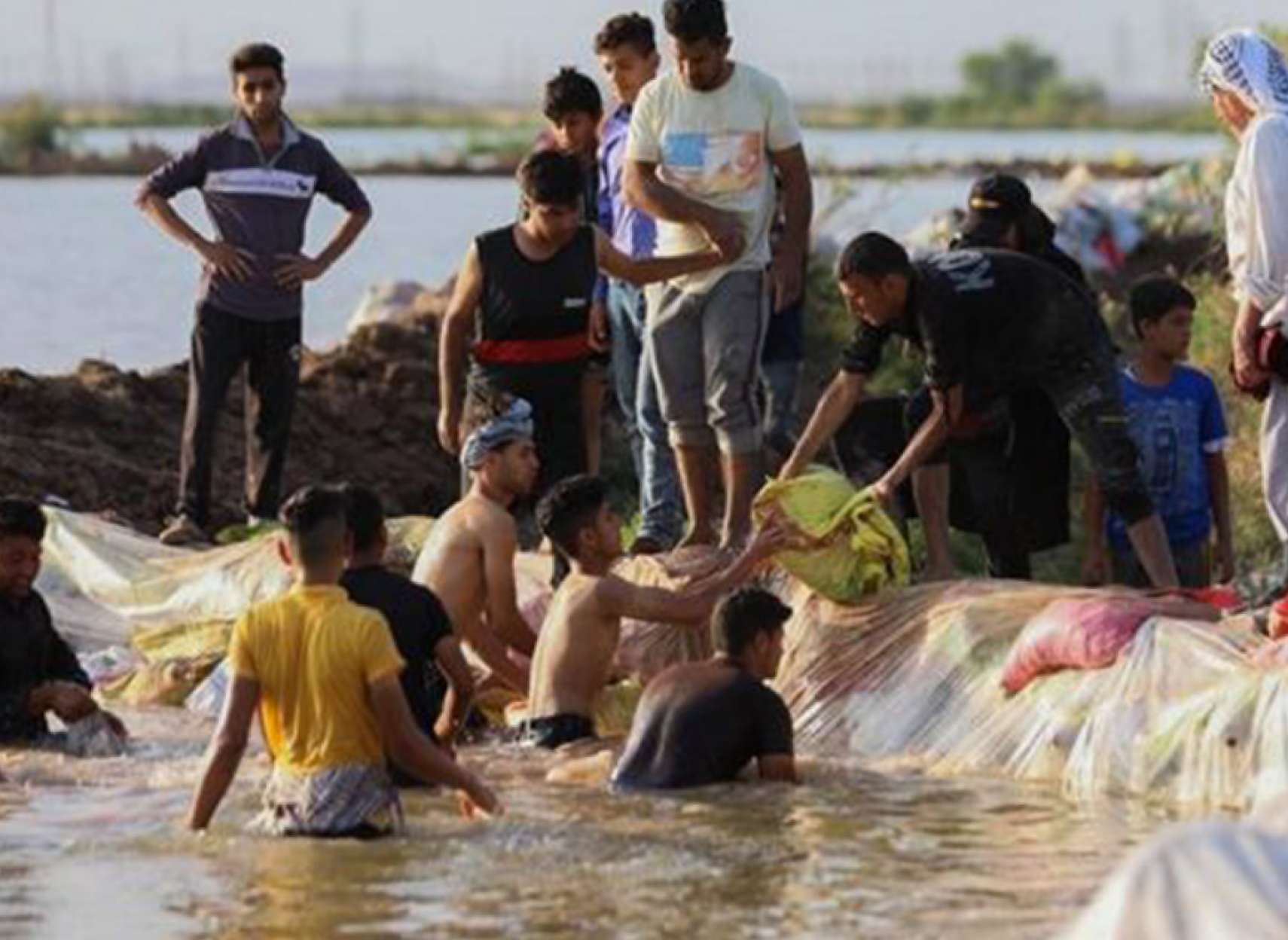 economy-arz-melal-seil-iran