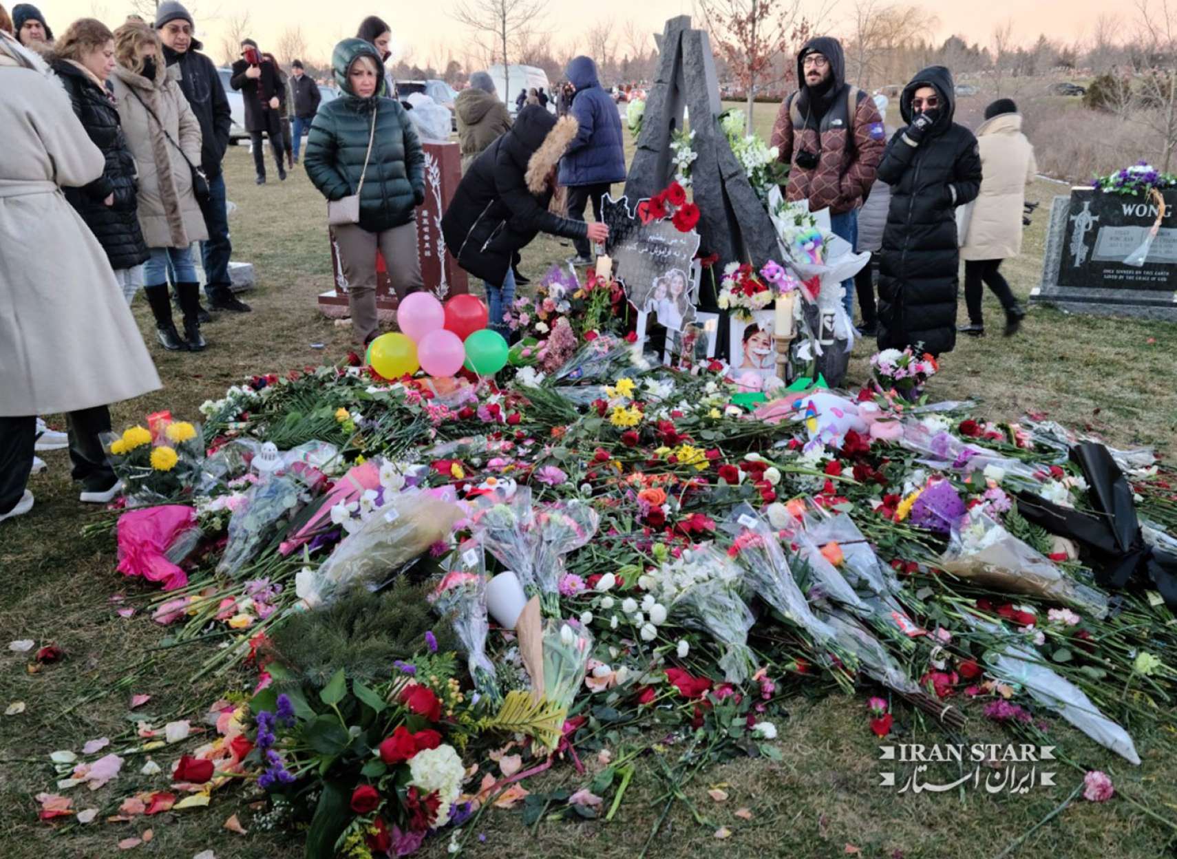 گُل‌گذاری بر مزار، شب سومین سالگرد فاجعه هواپیمایی اوکراین، تورنتو