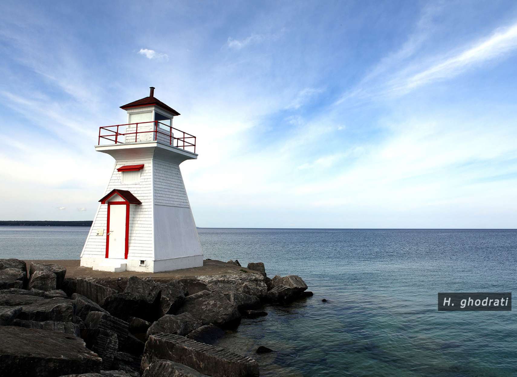 فانوسی میان آب و آسمان