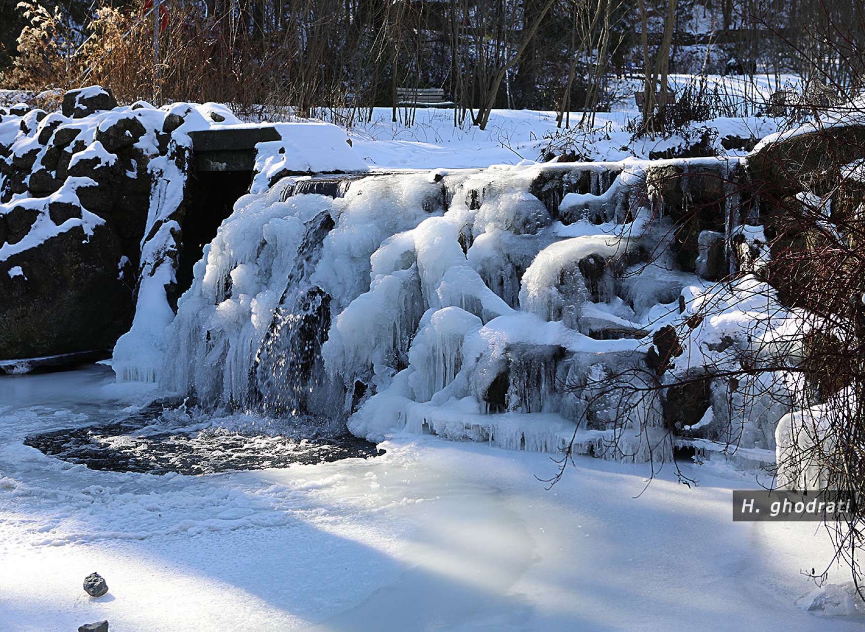 ذوب شدن یخ آبشار