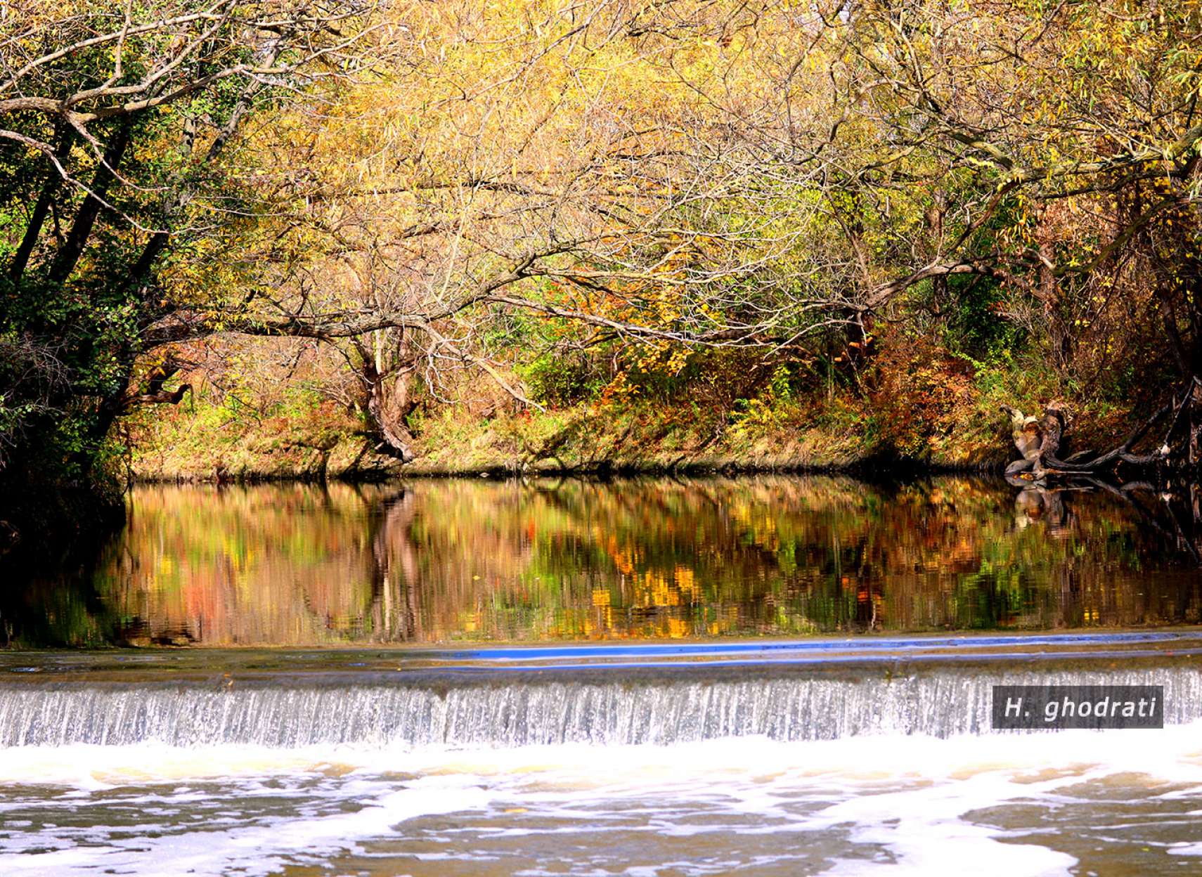 پائیز آبشار کوچک