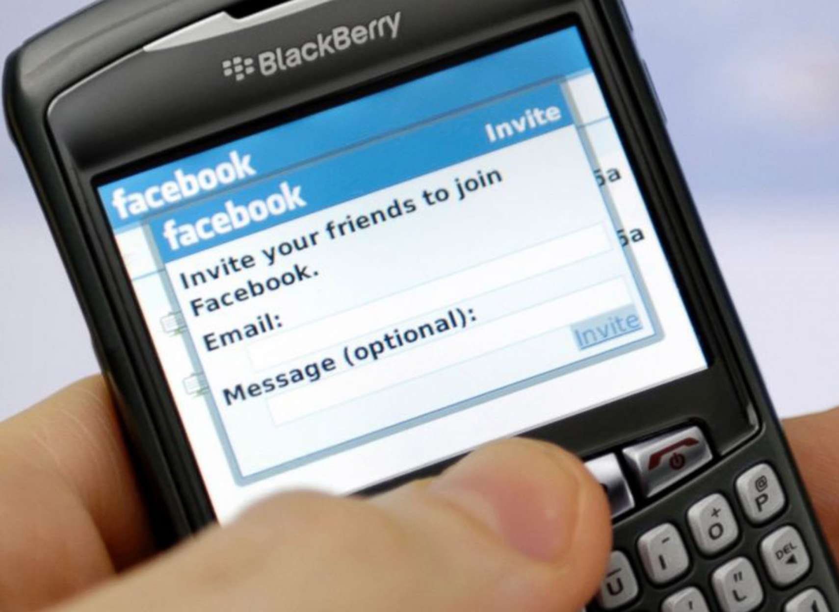 news-economy-blackbery-fb